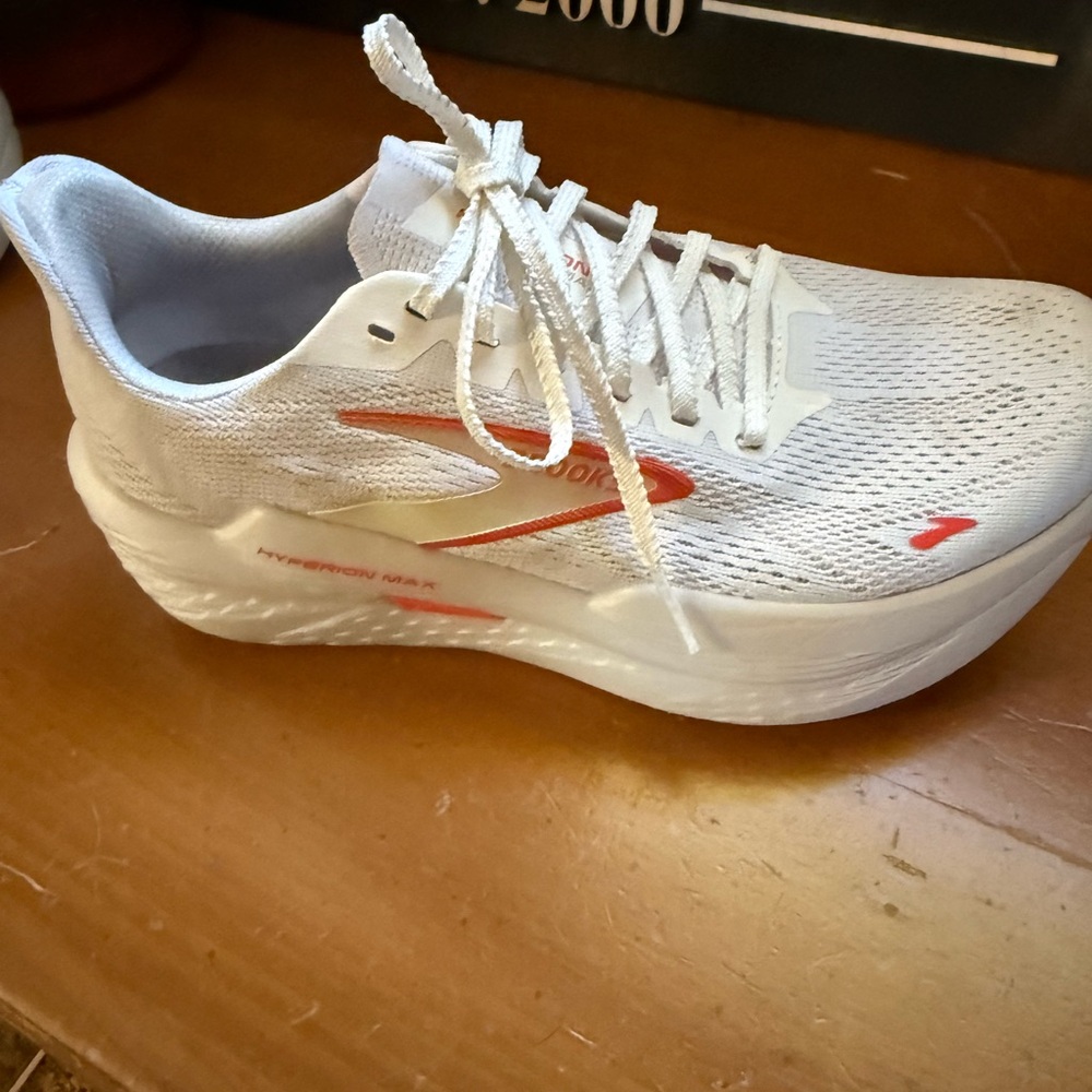 Brooks hyperion max